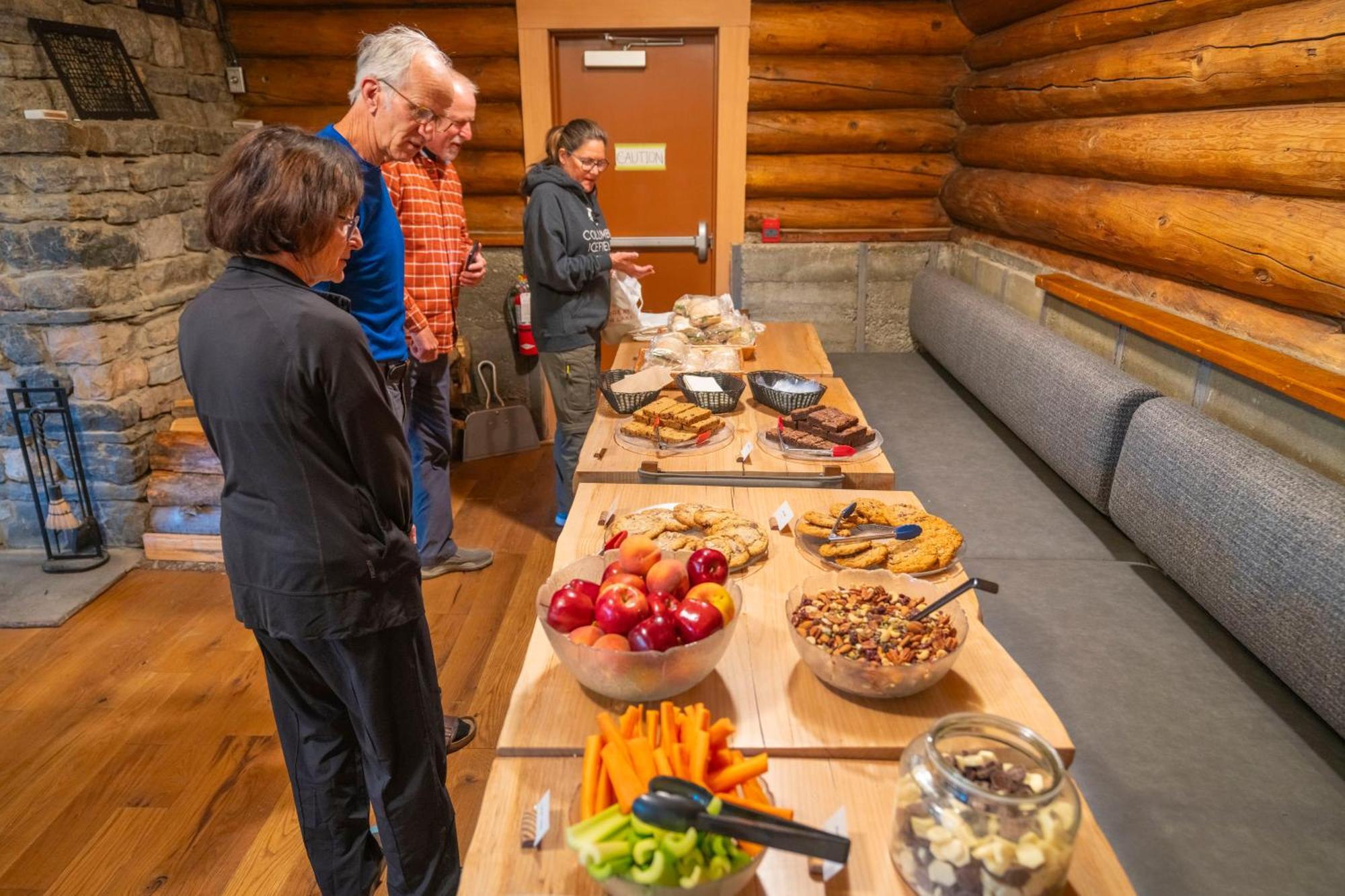 The Lodge At Bow Lake Lake Louise Buitenkant foto